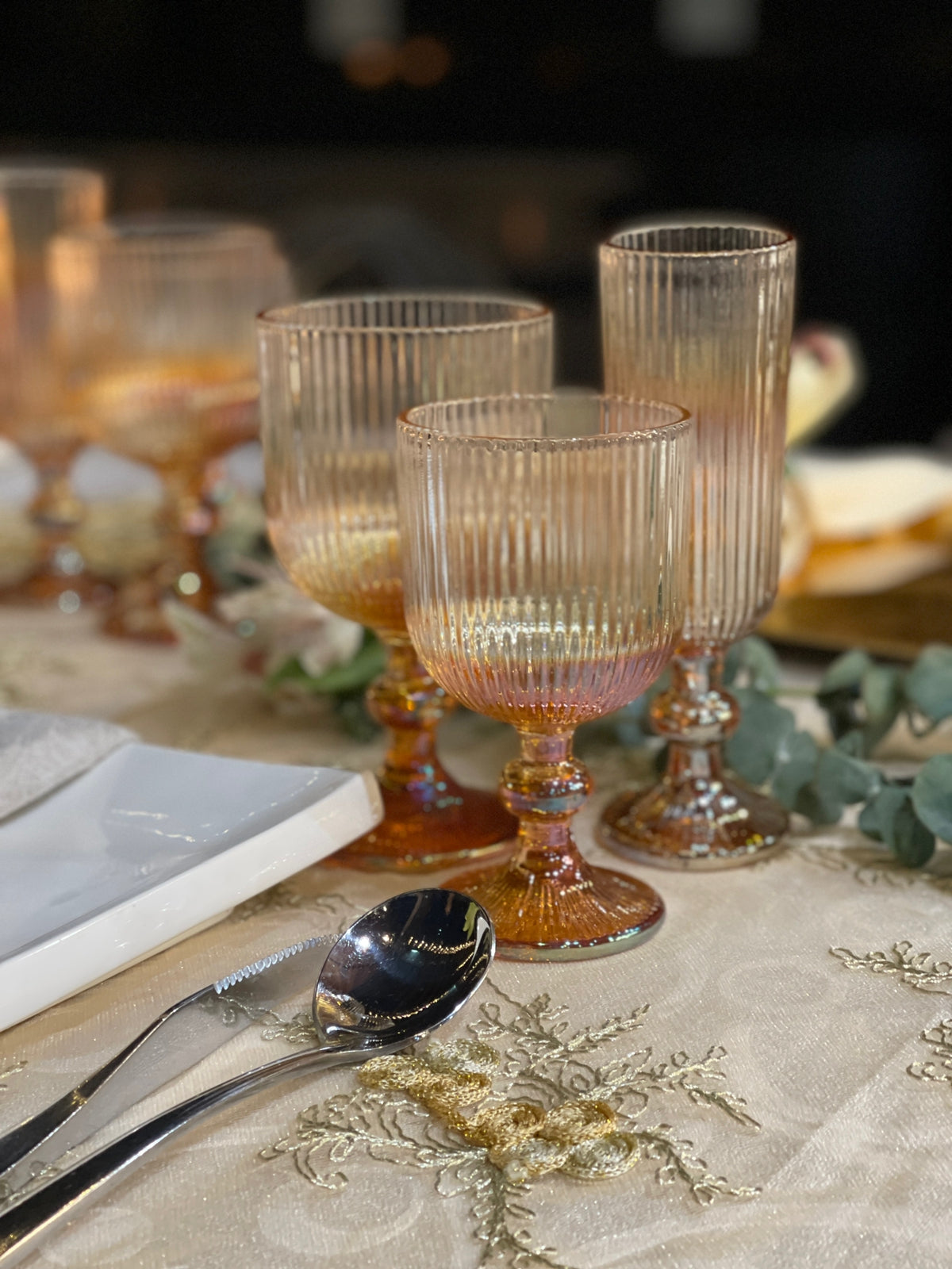 Juego de vasos y copas acanalado rose gold